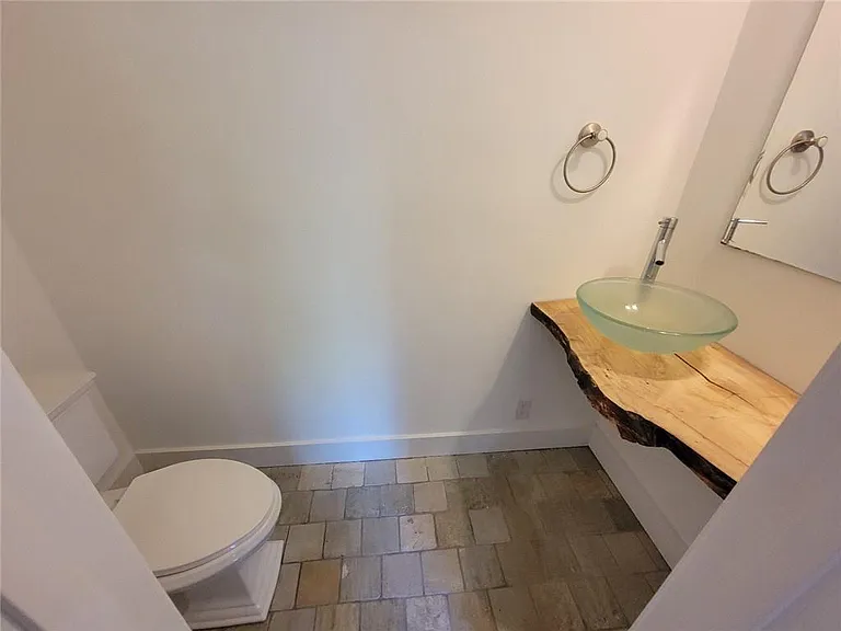 404 Emory Dr NE — Photo 29