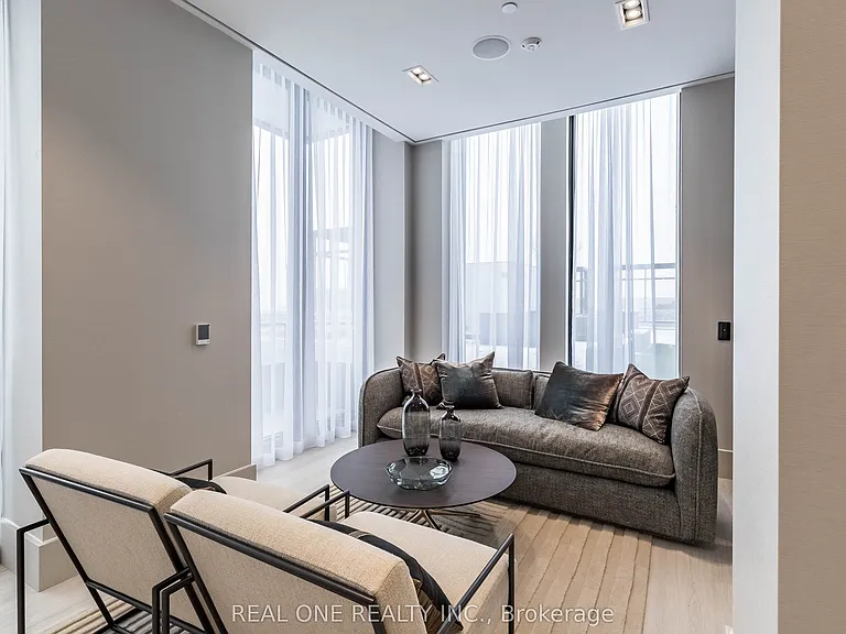 2020 Bathurst St #722 — Photo 31