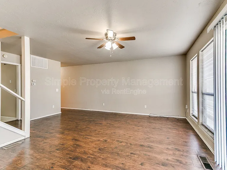 10607 N Macarthur Blvd — Photo 7