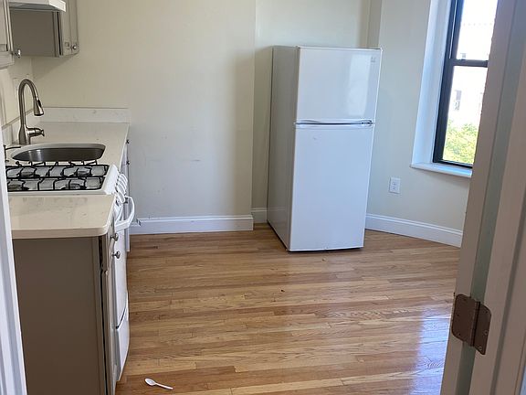 5th image of 311 Huntington Ave #5