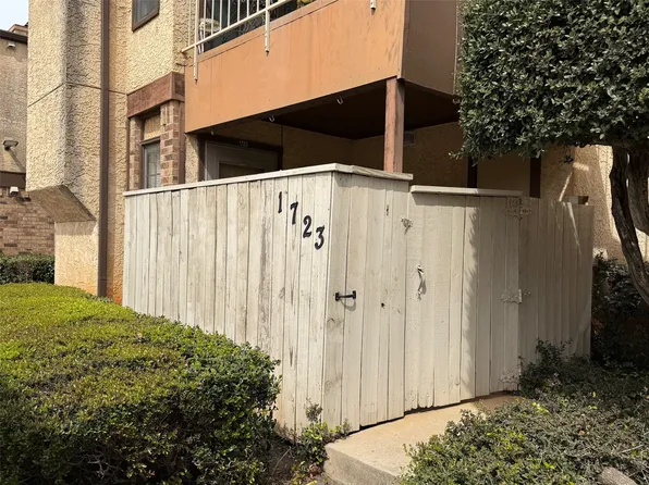 1723 Crest Grove Dr Unit 120-B, Arlington, TX 76012