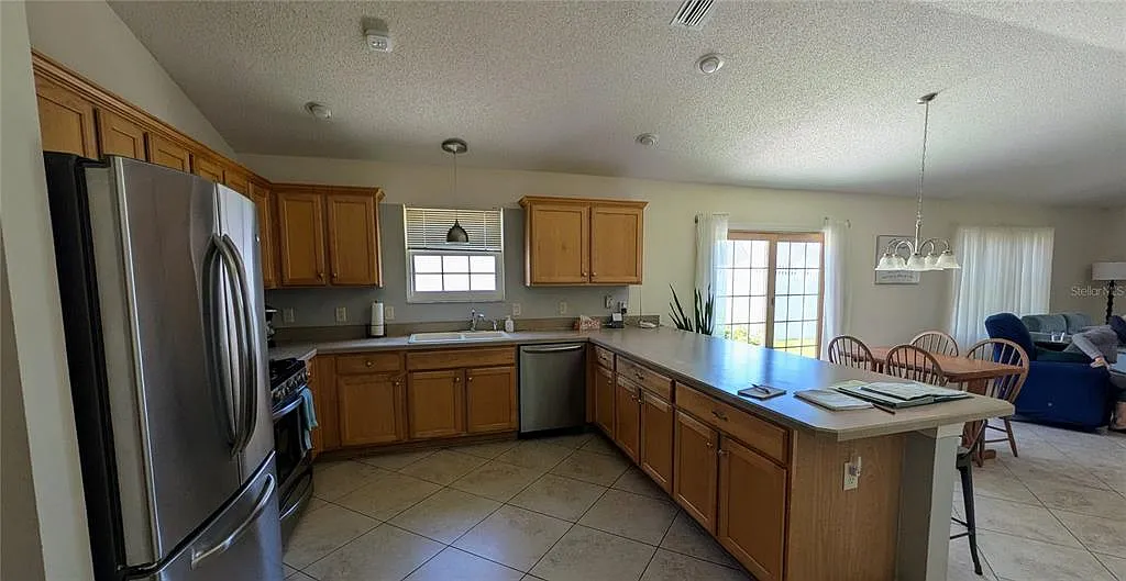 3 bed, 2.0 bath, 1397 sqft, $4,500 — Photo 2