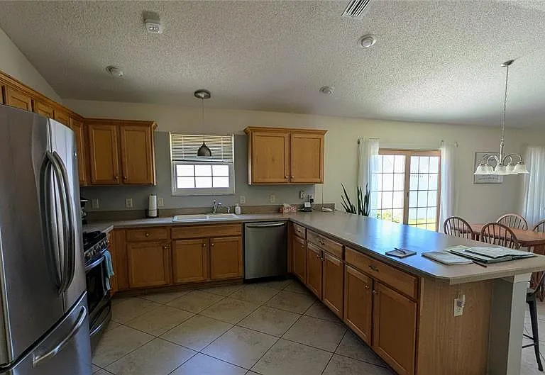 1231 Estill Ave — Photo 2