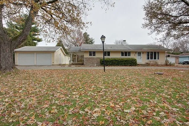 46 Lange Ave photo 1