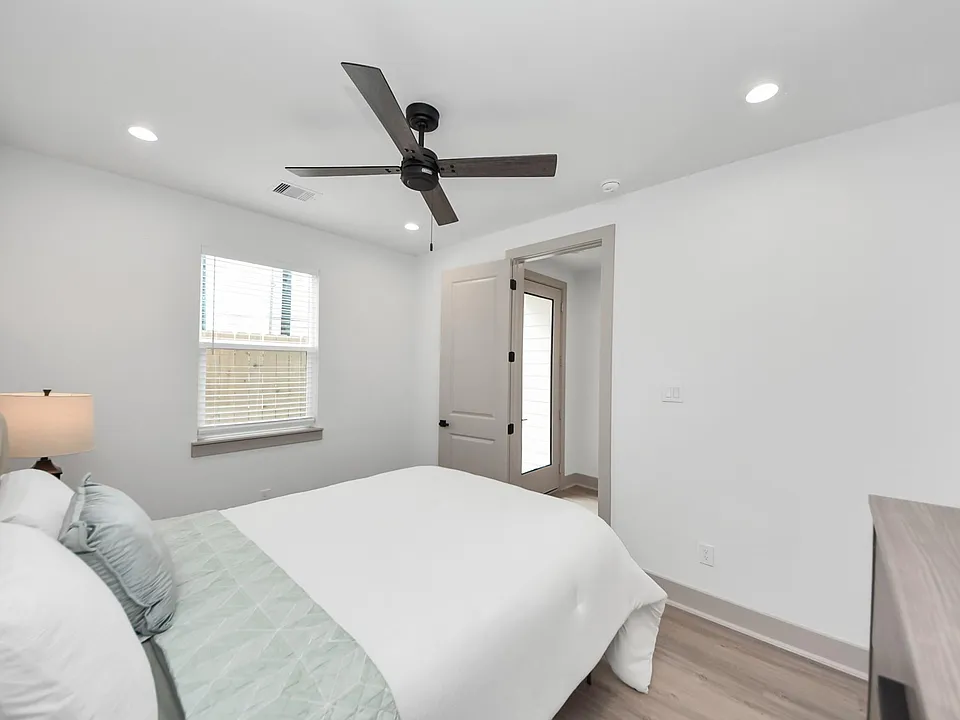 5319 Kindred Garden Ln