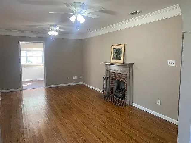 131 Columbus Dr — Photo 4