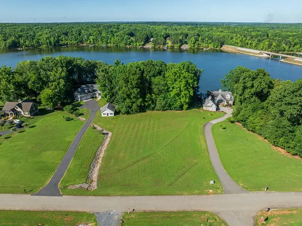 5 Lawsons Dr, Clarksville, VA 23927