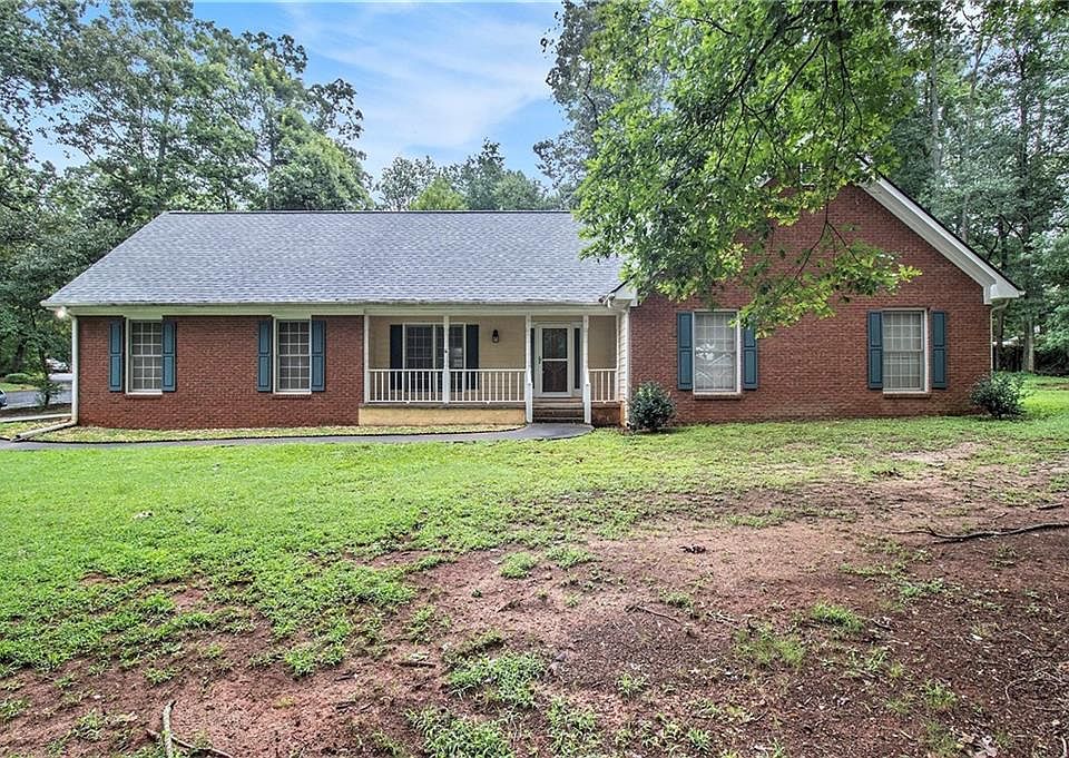 1st image of 340 Radcliffe Trce