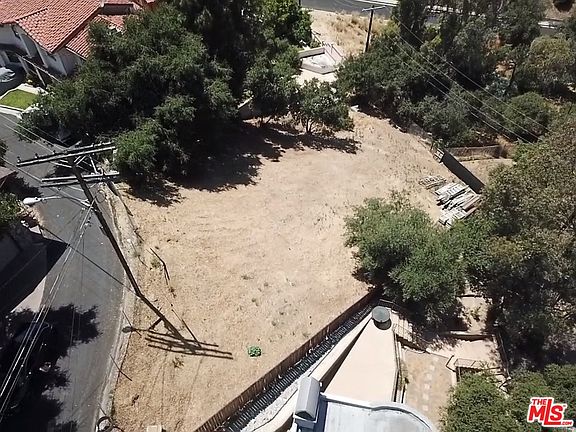 2nd image of 2869 W El Roble Dr