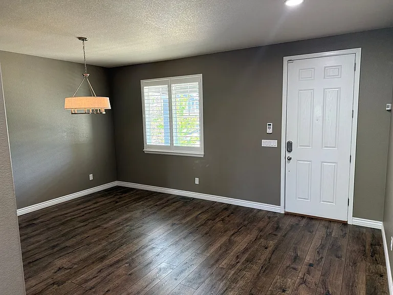 25084 E Pinewood Pl — Photo 2