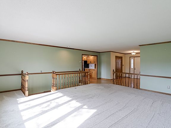 5th image of 1076 Chipmunk Ln
