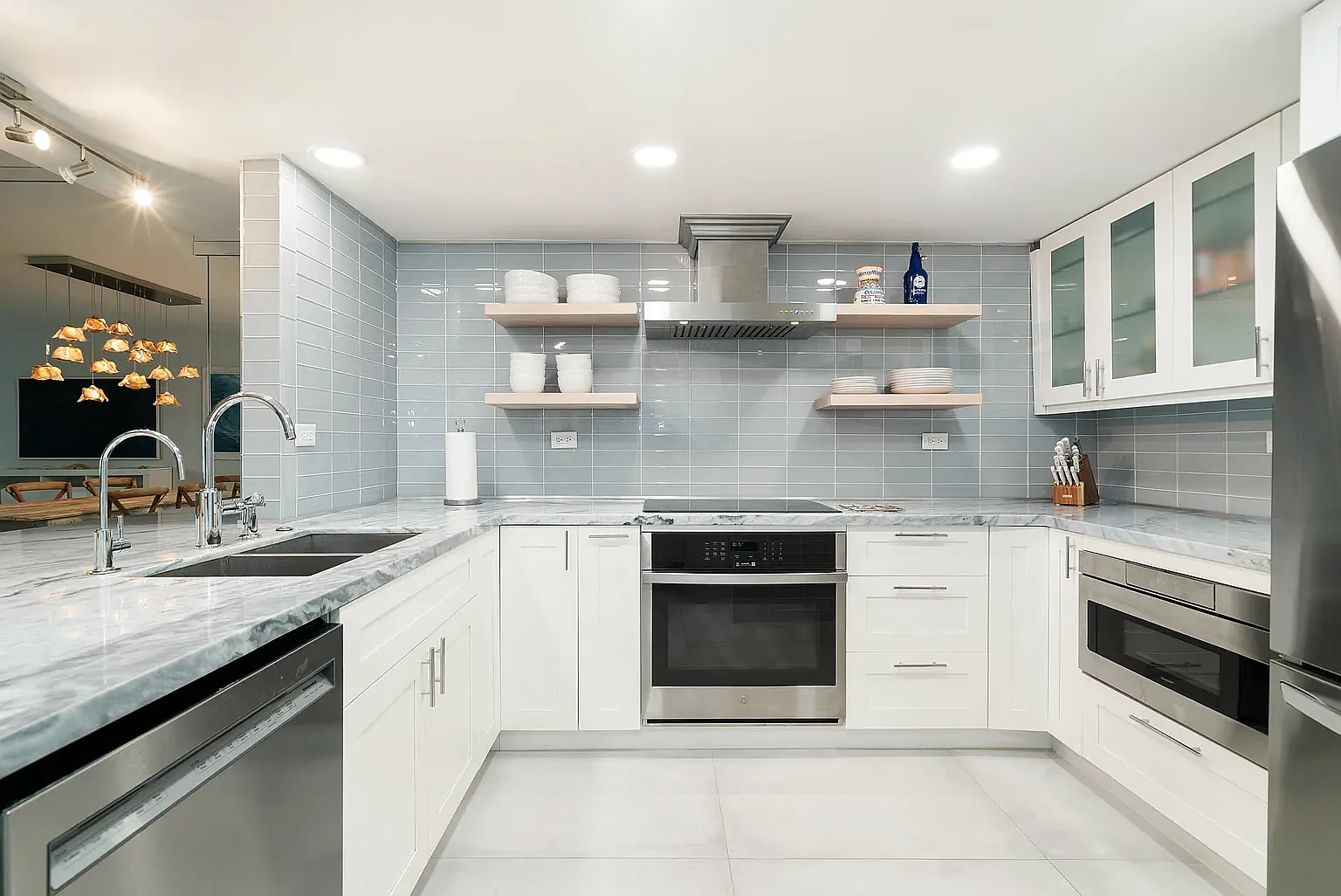 1 bed, 1195 sqft, $5,900 — Photo 2