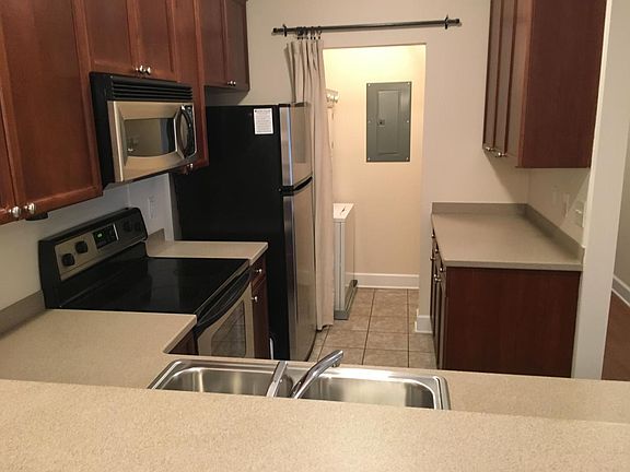 Kitchen, pantry & laundry area