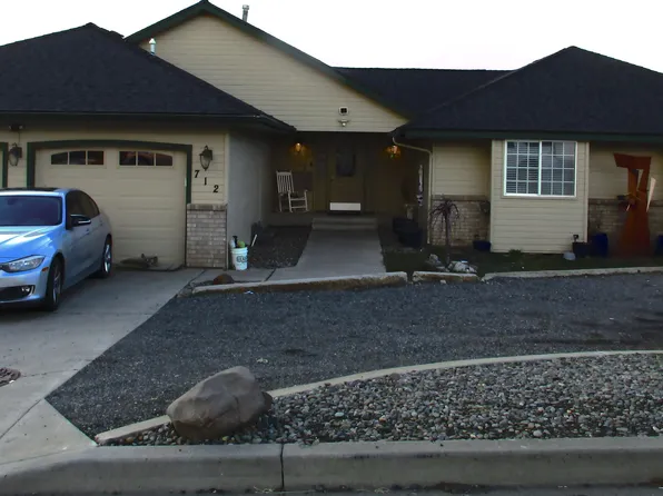 712 N 57th St, Yakima, WA 98901