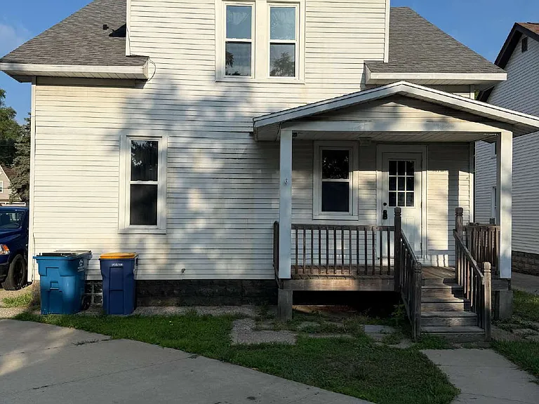 2124 Eastern Ave NE — Photo 4
