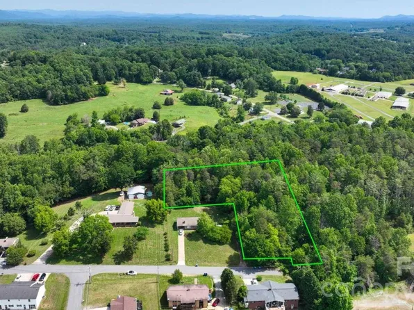 215 Charles Ave, Morganton, NC 28655