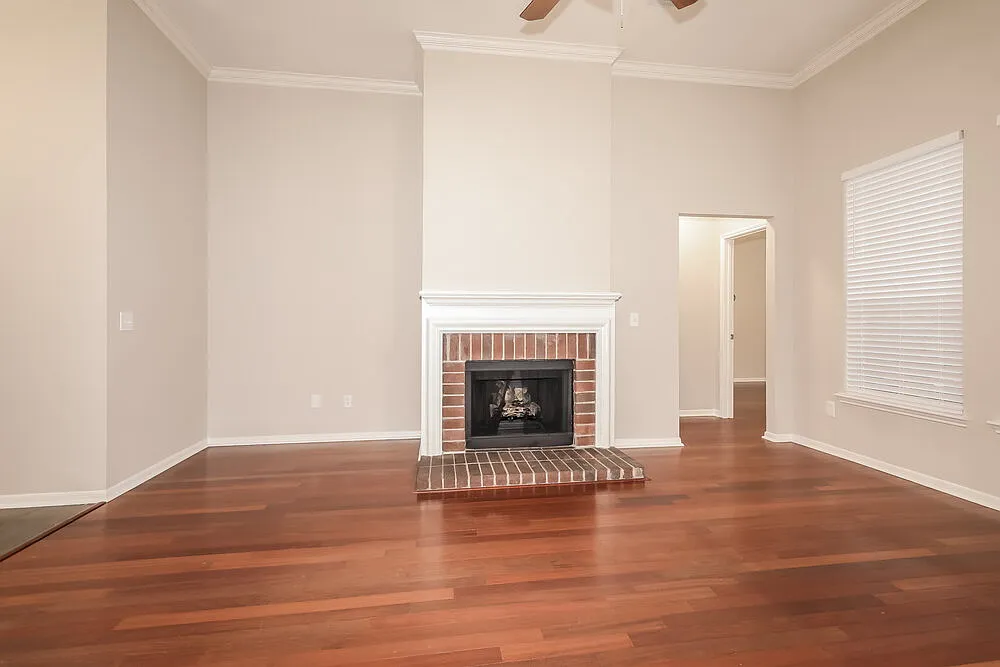 3 bed, 2.0 bath, 1695 sqft, $2,235 — Photo 4
