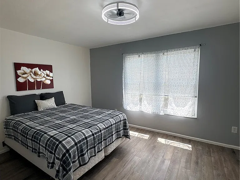 4520 SW 8th Pl #4 — Photo 17