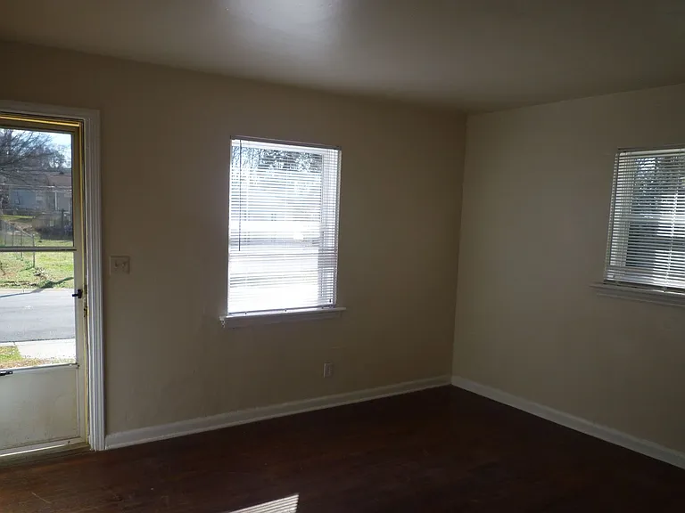 2414 Wilson Ave — Photo 3