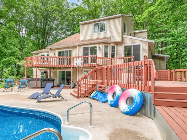 13421 Woodland Ct, Big Rapids, MI 49307