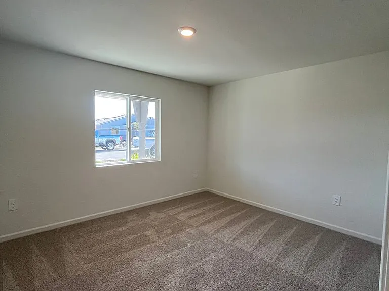 1654 Pacific Dr — Photo 3