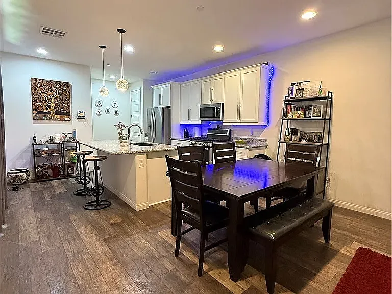 714 N Water St — Photo 12