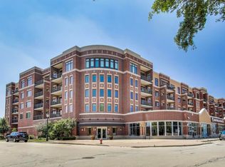 225 Main St APT 210, Roselle, IL 60172