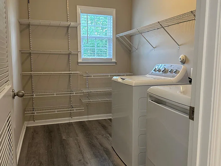 219 Northlands Dr — Photo 29