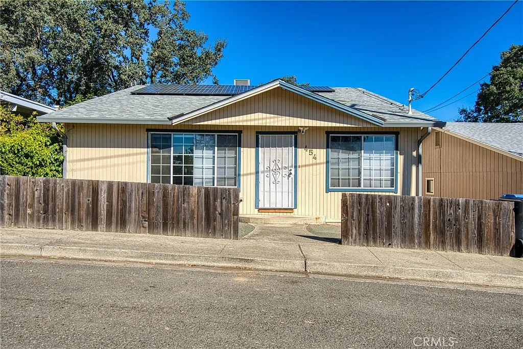 454 Fairview Way photo 1