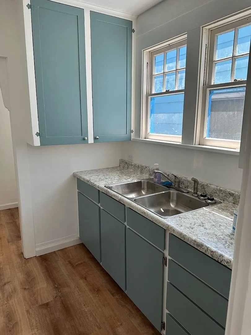 541 15th St — Photo 3