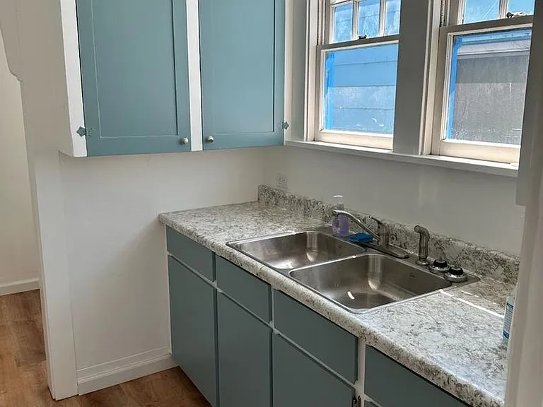541 15th St — Photo 3