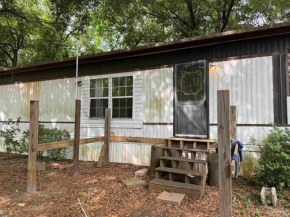3rd image of 4413 Basswood St
