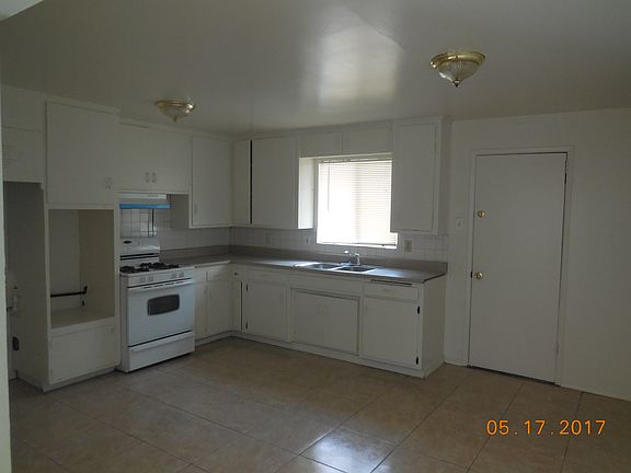 3rd image of 204 Eye St