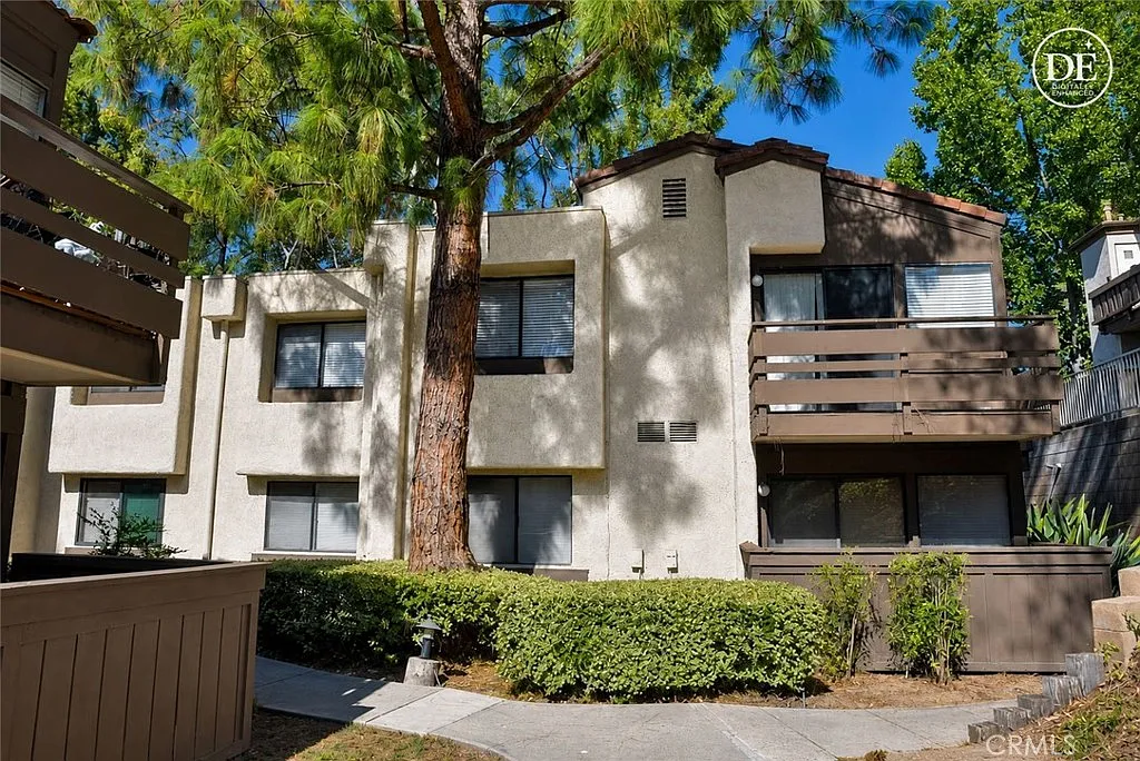 2 bed, 850 sqft, $2,500 — Photo 1