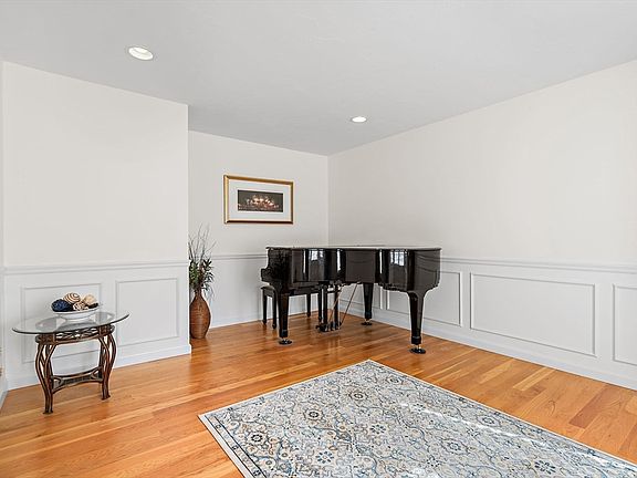 5th image of 14 Gilmore Farm Rd #14