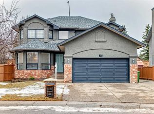 47 E Canterbury Ct SW, Calgary, AB T2W 6C2
