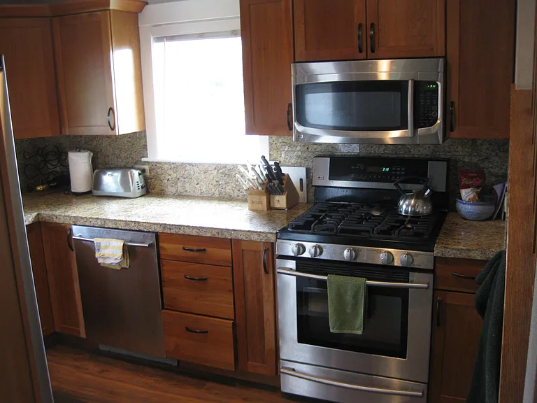 2701 Elm St — Photo 2