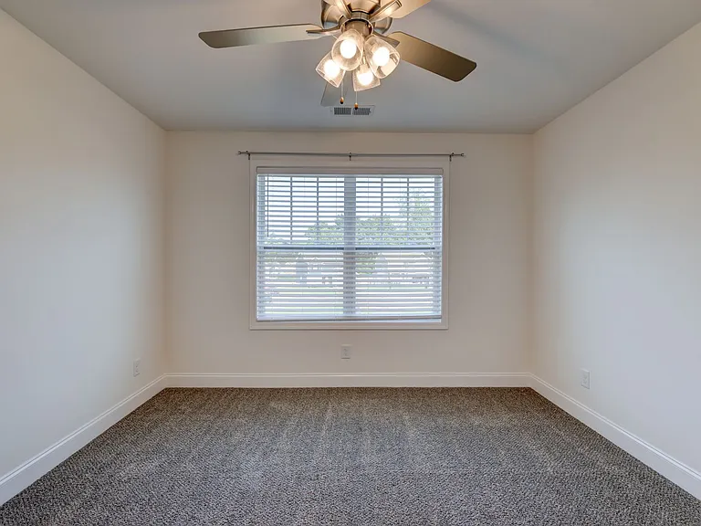 1385 Harmon Ln — Photo 20