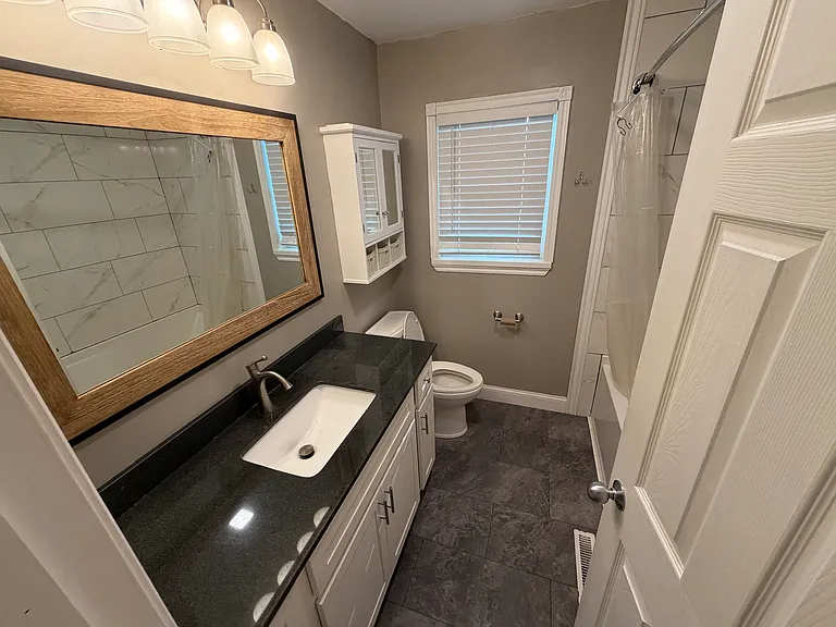 124 W Hartman Ave — Photo 9
