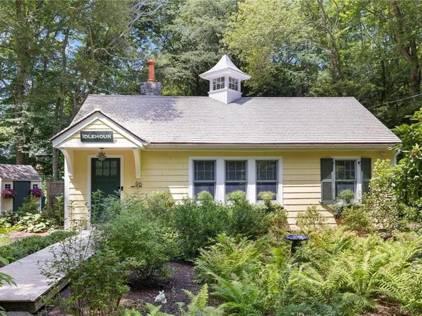 96 Steamboat St, Jamestown, RI 02835