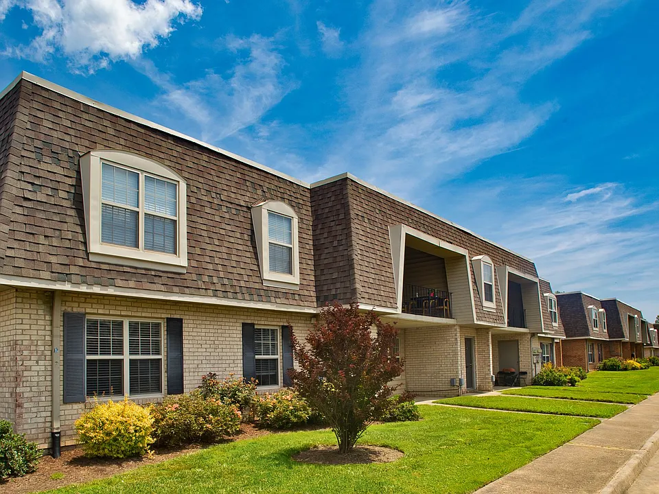 Emerald Point Apartments & Townhomes