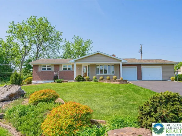 5902 Holiday Dr, Allentown, PA 18104