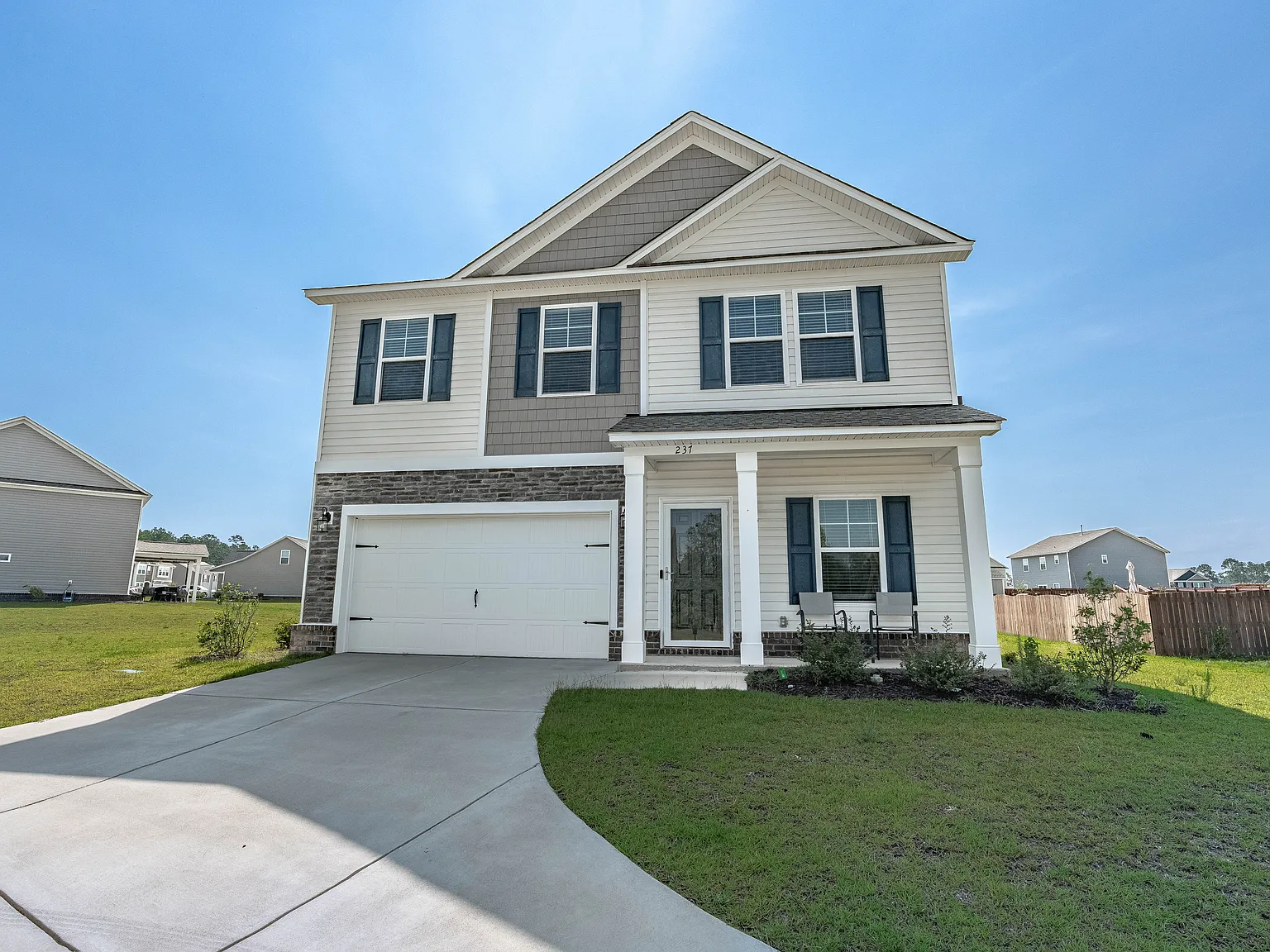5 bed, 2267 sqft, $2,350 — Photo 3