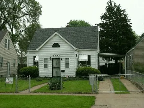 2835 E Riverside Dr photo 1