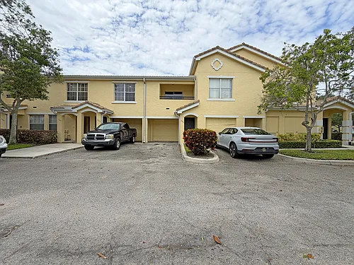 124 SW Peacock Blvd #206 Photo 1
