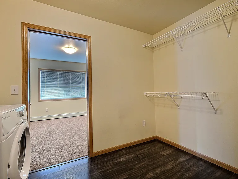 Moorhead, MN Sandy Creek Apartments | Closet