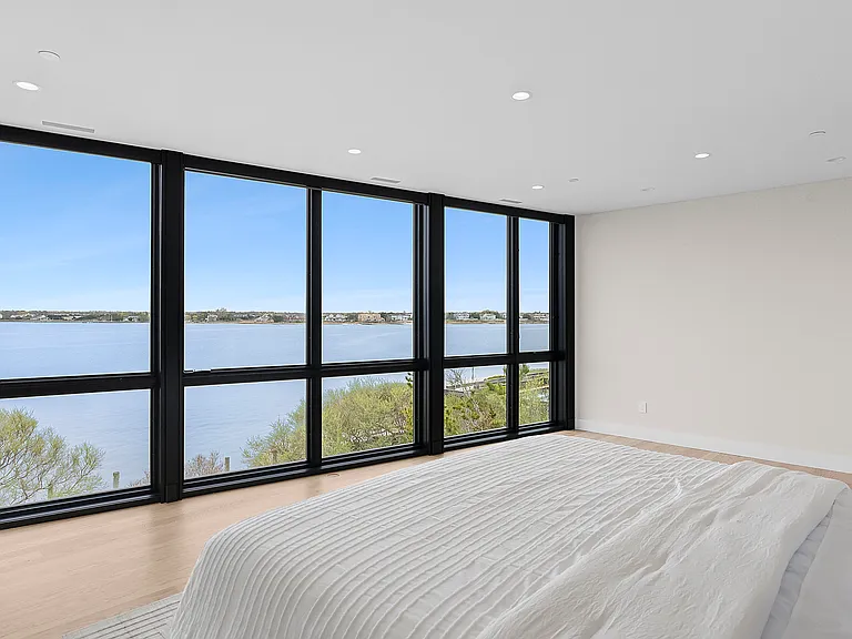 314 Dune Rd — Photo 8