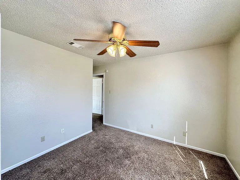 3004 Chaucer Dr — Photo 21