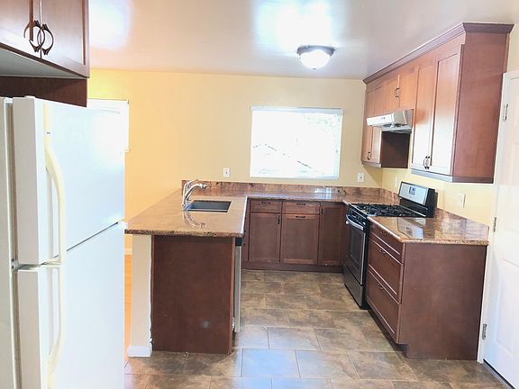 4th image of 2591 Maywood Dr