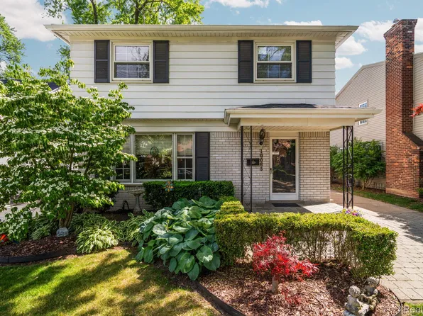 10065 Hart Ave, Huntington Woods, MI 48070